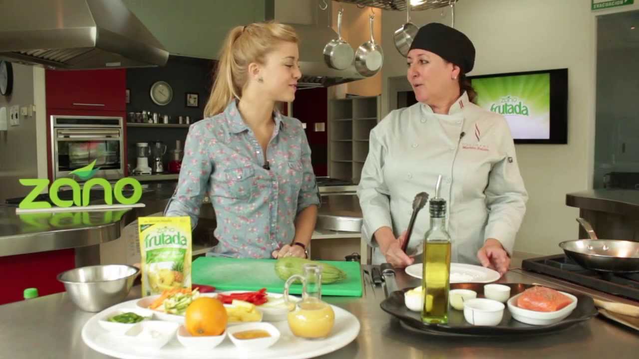 Salmón crujiente con salsa de piña y jalapeño y 