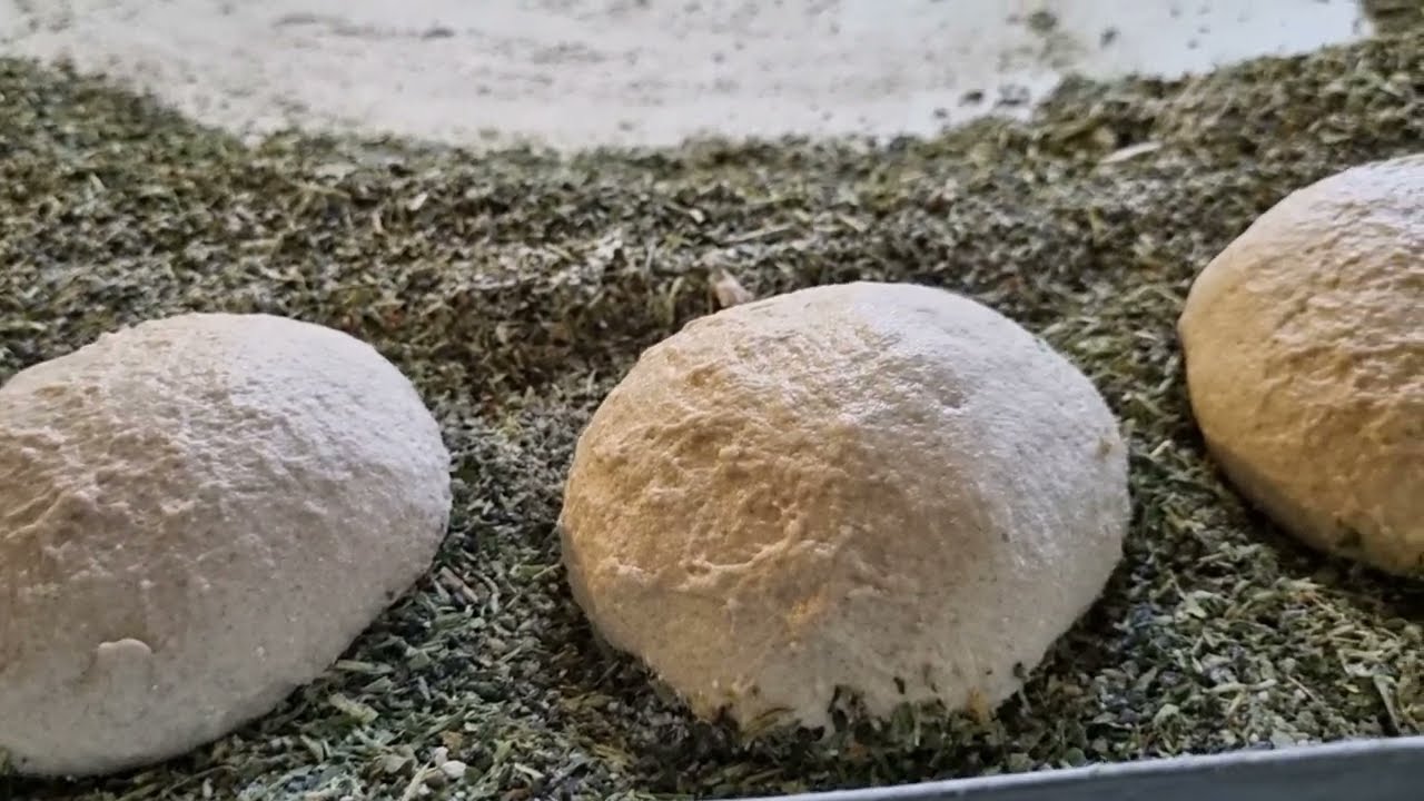 Baking Bread Baking Iranian Bread]Cooking Tafton Bread in Esfahan Iran Food