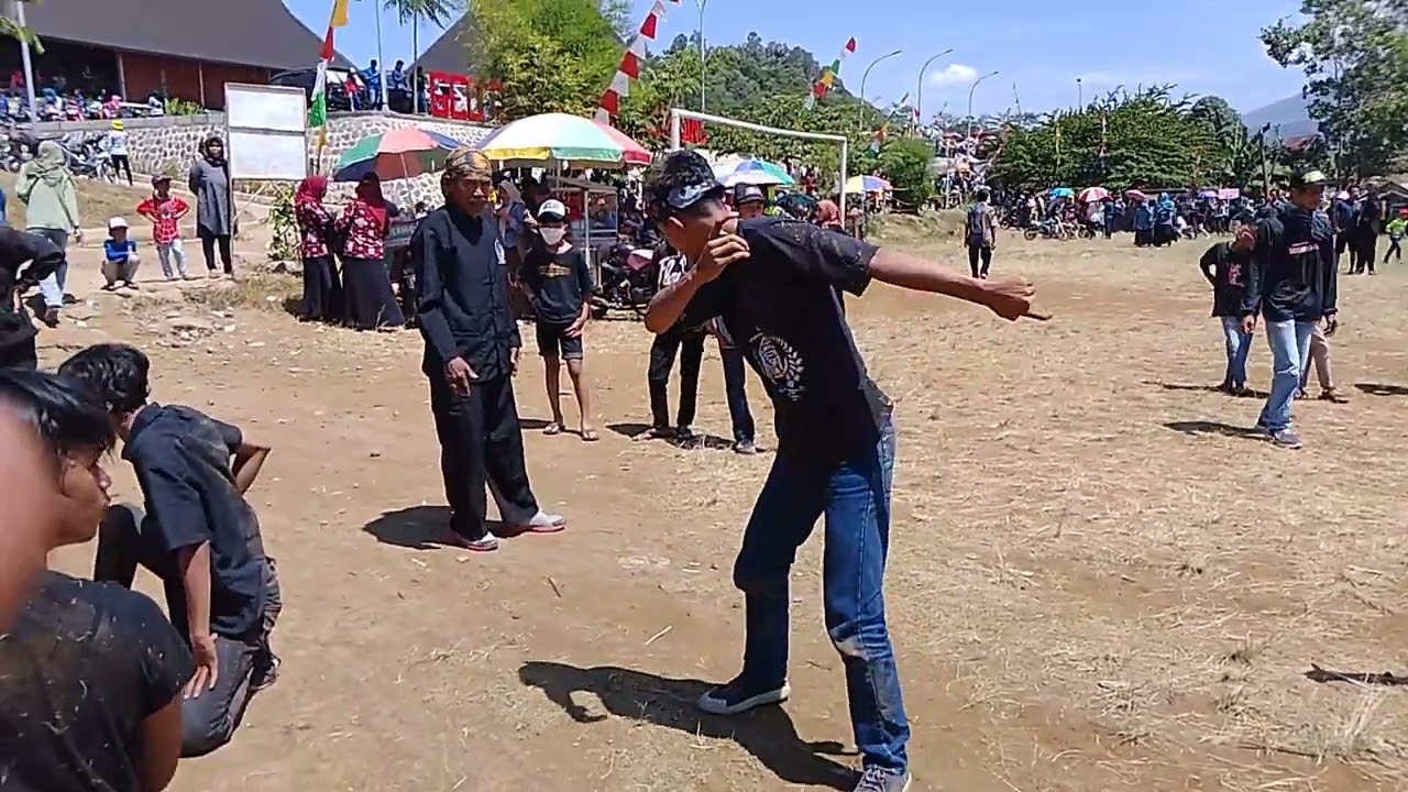 reak kesurupan massal