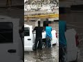 Camioneta ignoró cierres y quedó atrapada en inundación de San Luis Potosí