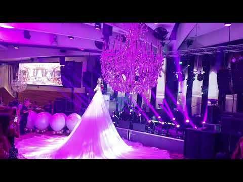 כנרת עם חצאית קסם הרכבים מוסיקליים Kredo Show הפקות אירועים בינלאומיים קראדו 