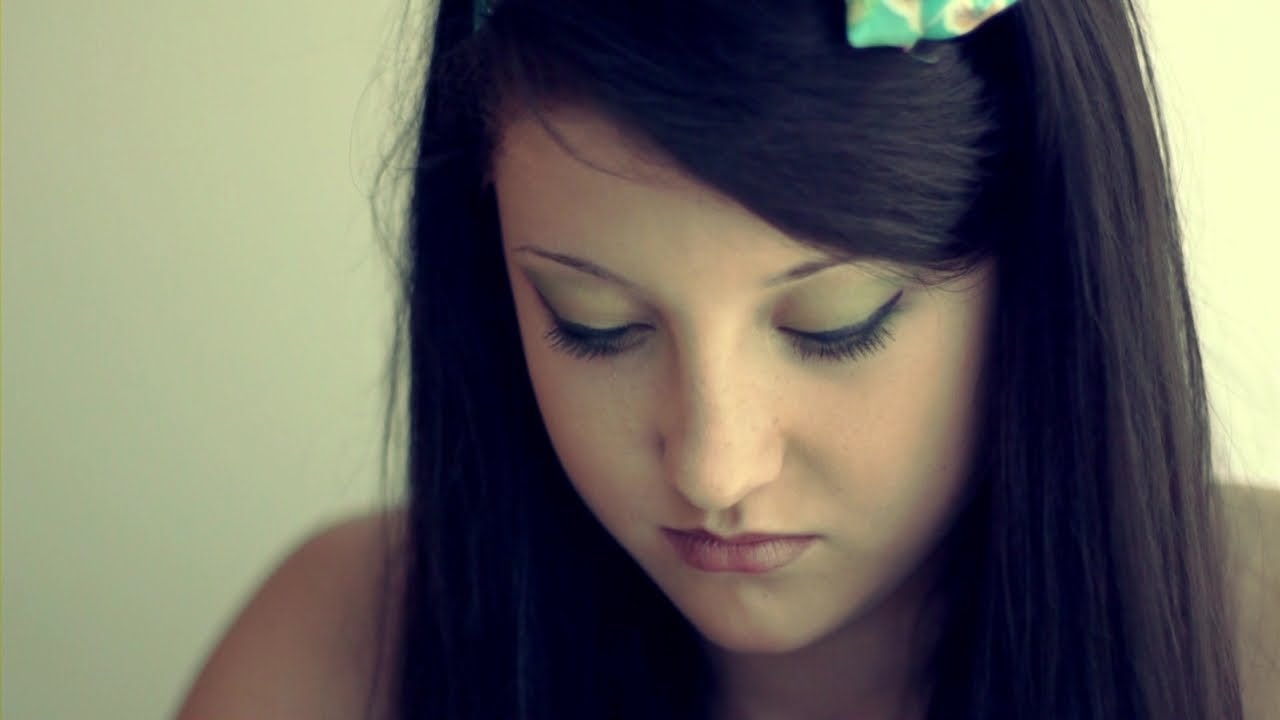 Tonton Флайзa - Лише 19 (official music video) di YouTube Tonton Флайзa - Лише 19 (official music video) di YouTube