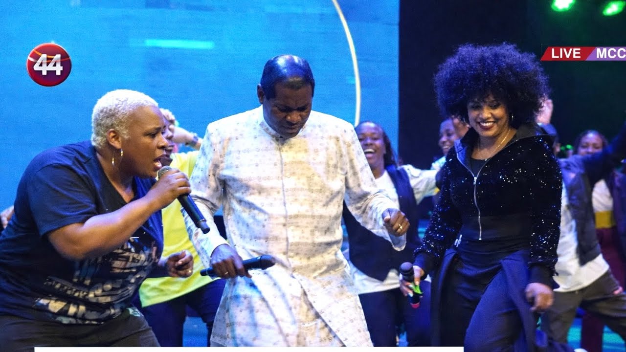 Первое выступление Макомы в Уганде с пастором Каянджей в центре «Чудо».