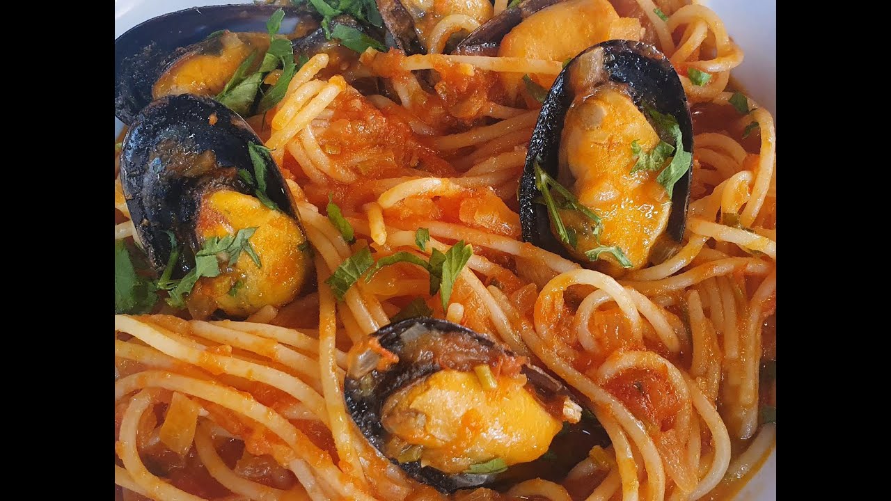 PASTA CON MEJILLONES Y TOMATE
