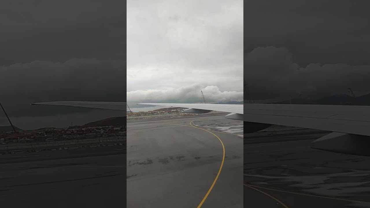 Garuda Mendarat di Hong Kong Airport