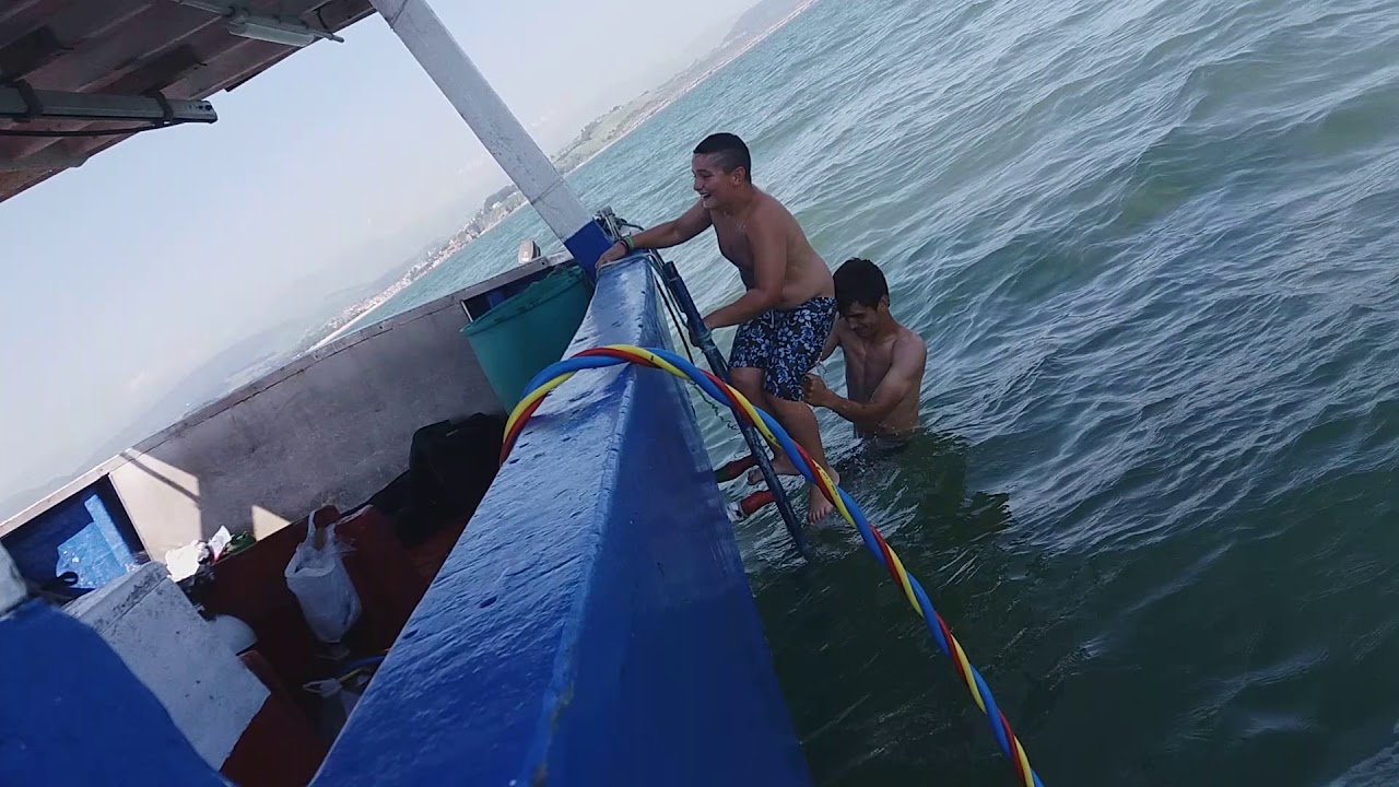 Bañandonos en la mar