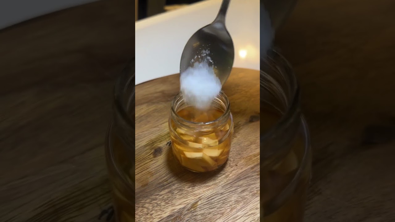 Pon sal en la semilla de aguacate y mira lo que pasa