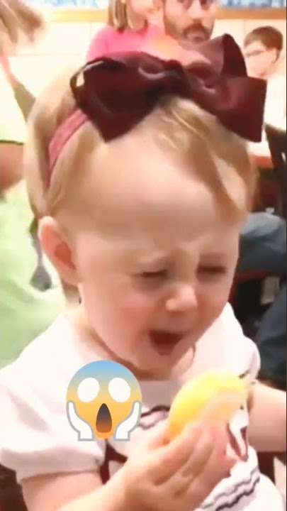 bayi makan lemon sampai histeris