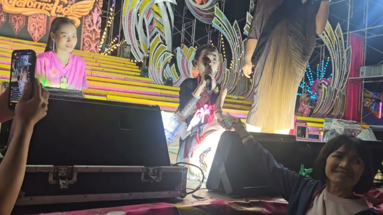 ธิดาลาว จากใจคนลาว เวทีอลังการโชว์ @เจี๊ยบ ศรีวิไล