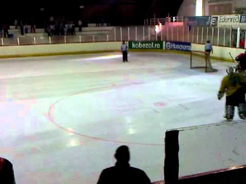 Steaua Rangers - Corona Brasov | Cupa Lacu Rosu 2011 (lovituri de departajare) hockey fights