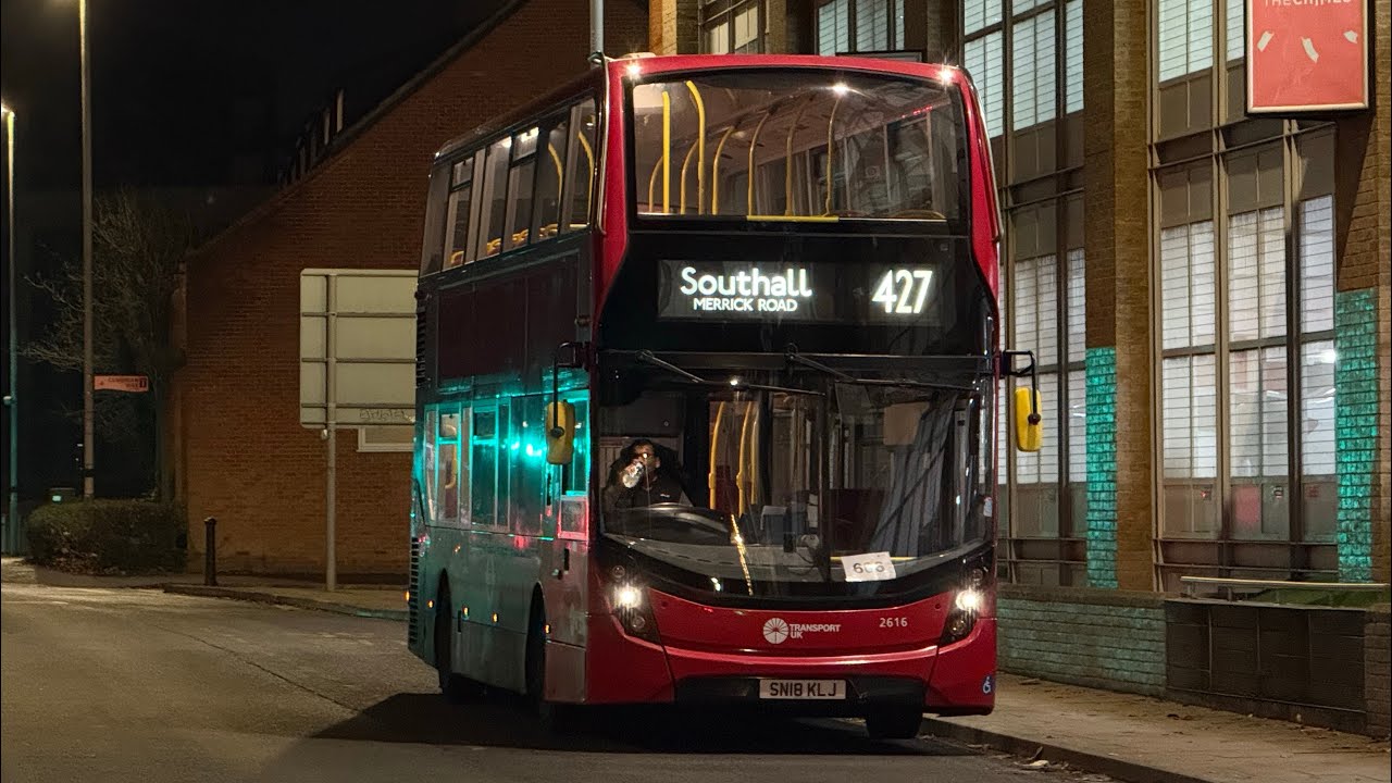 FRV. Транспортное управление Великобритании, маршрут 427. Саутхолл, Меррик-роуд - Аксбридж. Envir...