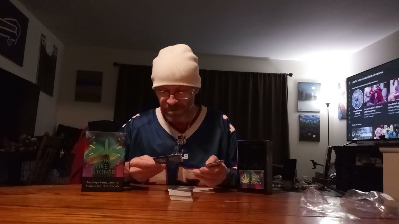 Think Like A STONER, Card Game Unboxing !