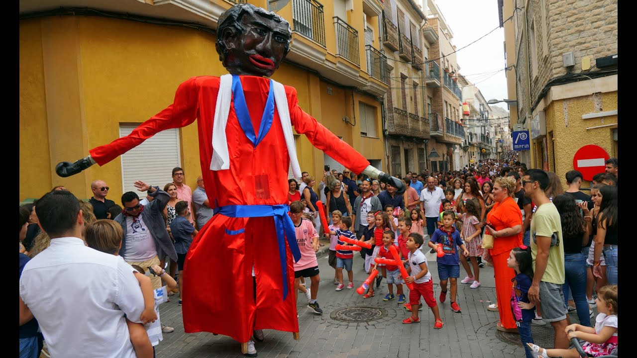 Desfile del XXI Encuentro Nacional de Gigantes y Cabezudos 'Villa de Abarán'