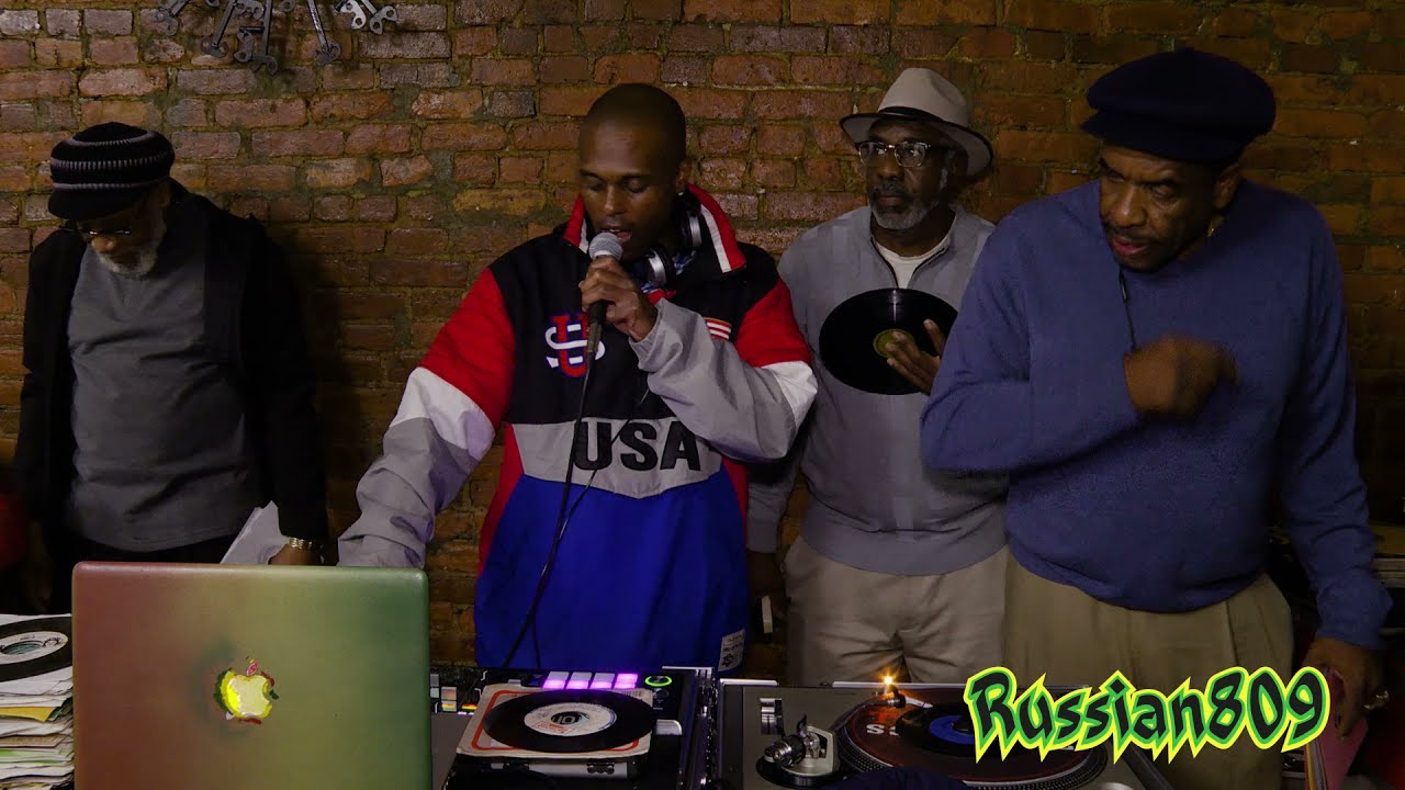 Tune fi tune! 45s, dubplates, specials and Carlton Livingston.