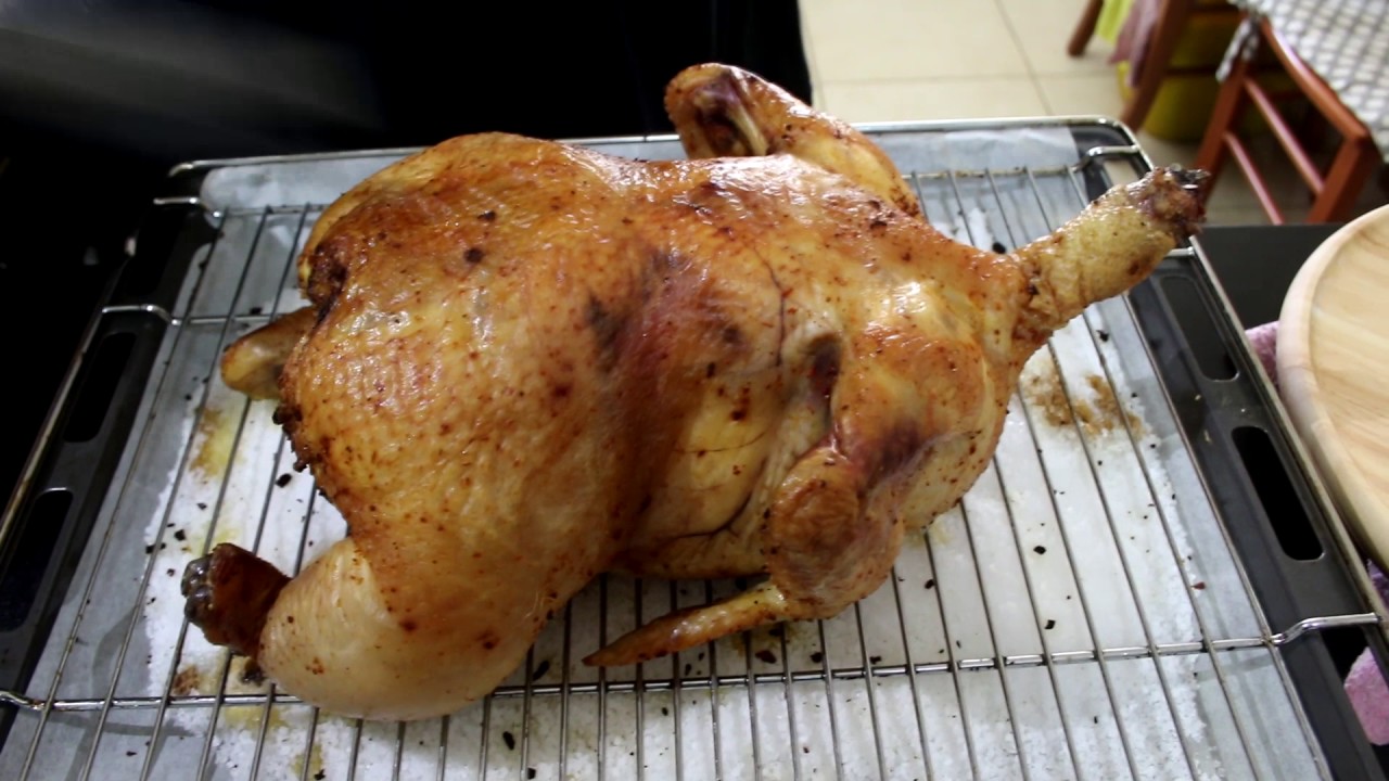 איך להכין עוף שלם בתנור בלי סיבוכים מיותרים - ושלא יצא יבש !
