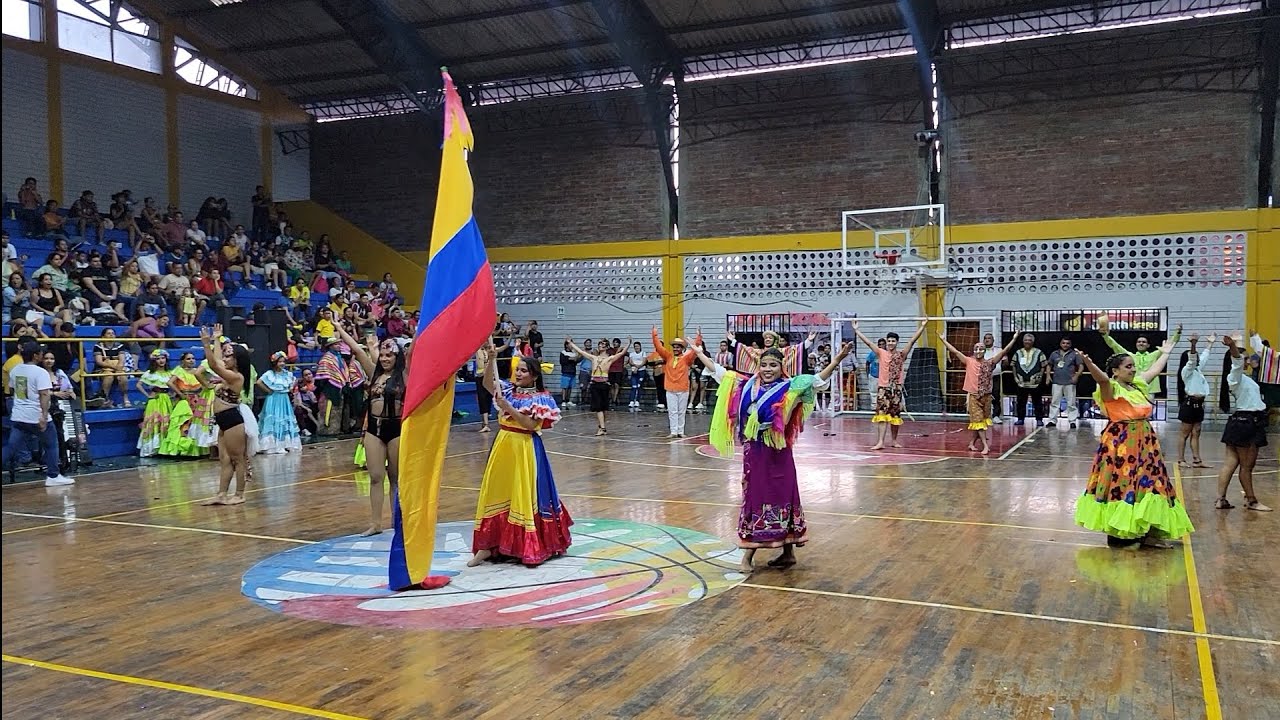 Etnografia del Ecuador - Agrupación de Danzas Jatari // Festival Piña ...