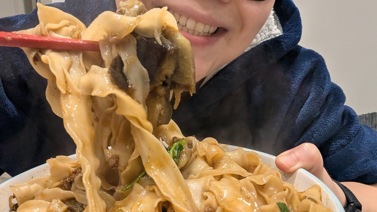 ASMR MUKBANG Chinese eggplant sauce noodles 茄子面