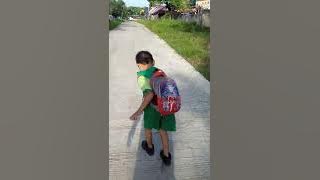 zidan pergi sekolah jalan kaki!!! tak mengeluh sedikitpun!!!  masih tetap semangat🤗🤗🤗