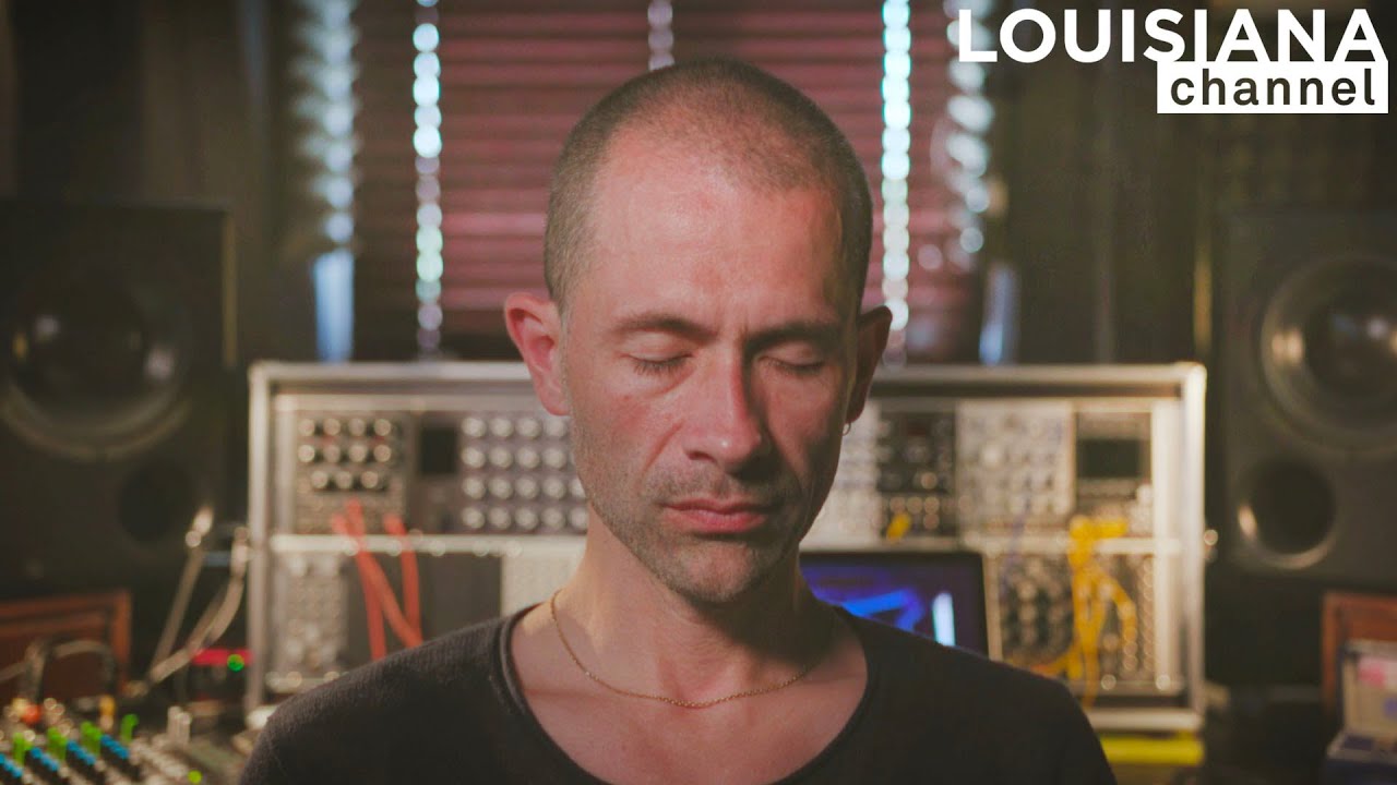 Film backdrop image for Artist Jacob Kirkegaard: "When I listen, I have to be quiet." (2021)