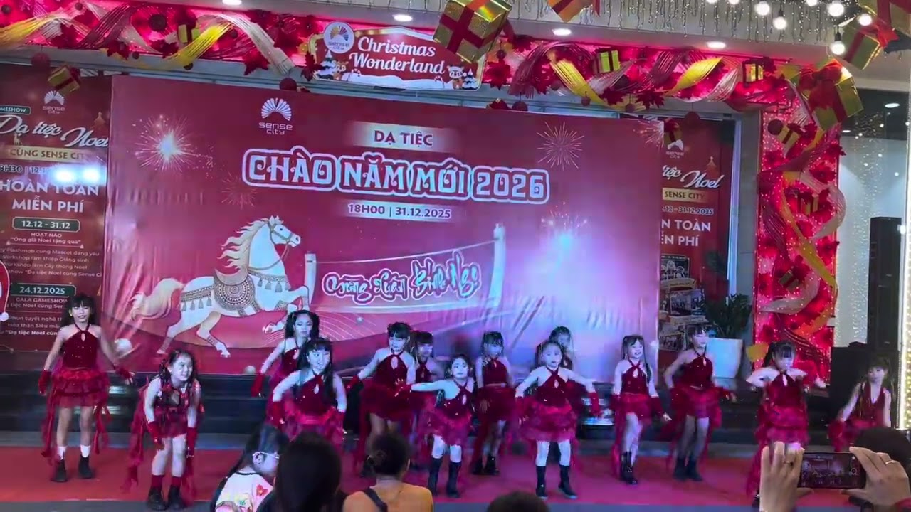 Nhóm Litte Angle nhảy vui nhộn