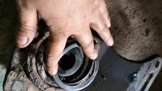 Jaguar XJ40 - Removing and examining the gearbox rear mount Jaguar Xj40 Diff Mount Kit