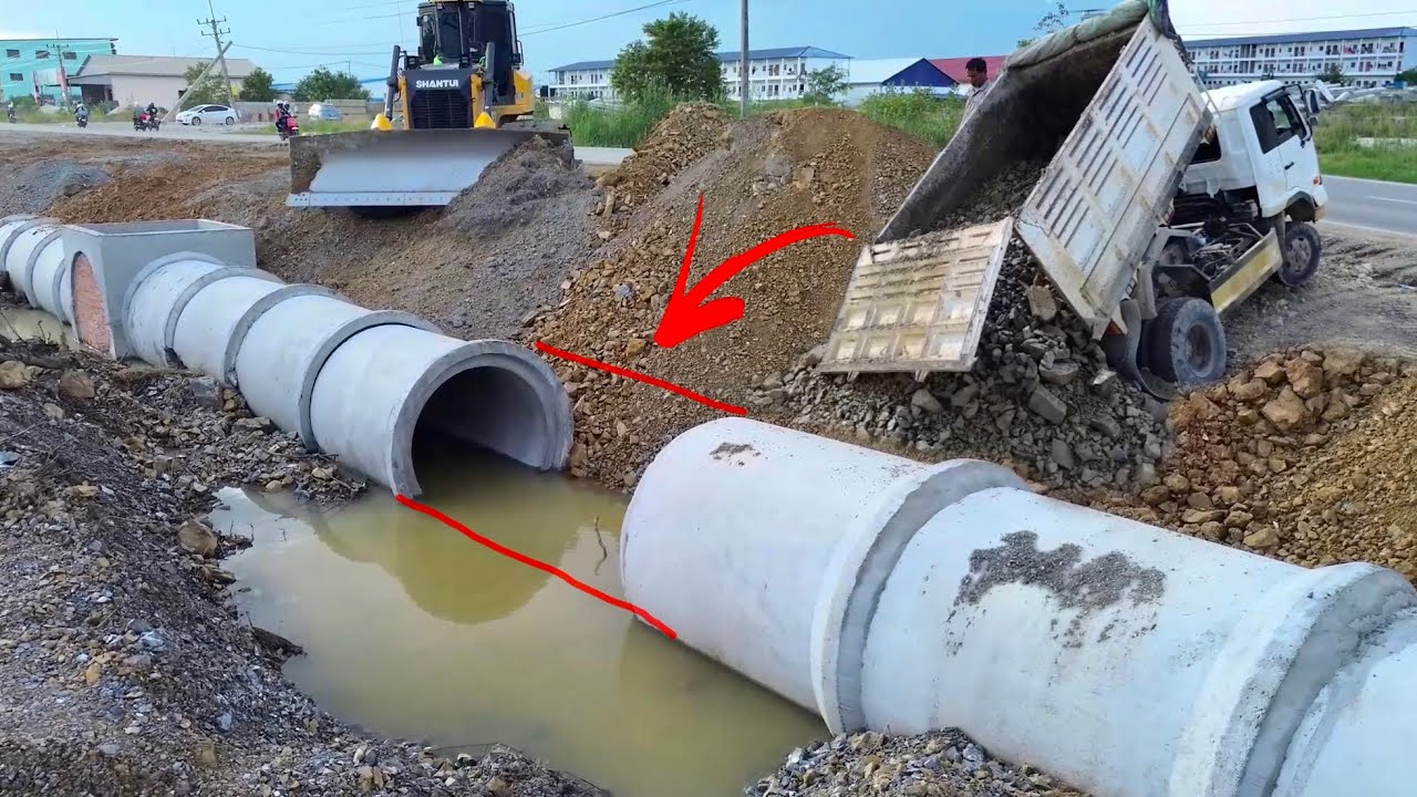 Incredible KOMATSU & SHANTUI Bulldozer Rescue Stuck Dump Truck - Filling Rock on Concrete Pipes