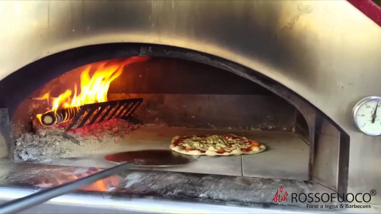 Cottura della pizza sul forno Nonna Luisa. - YouTube