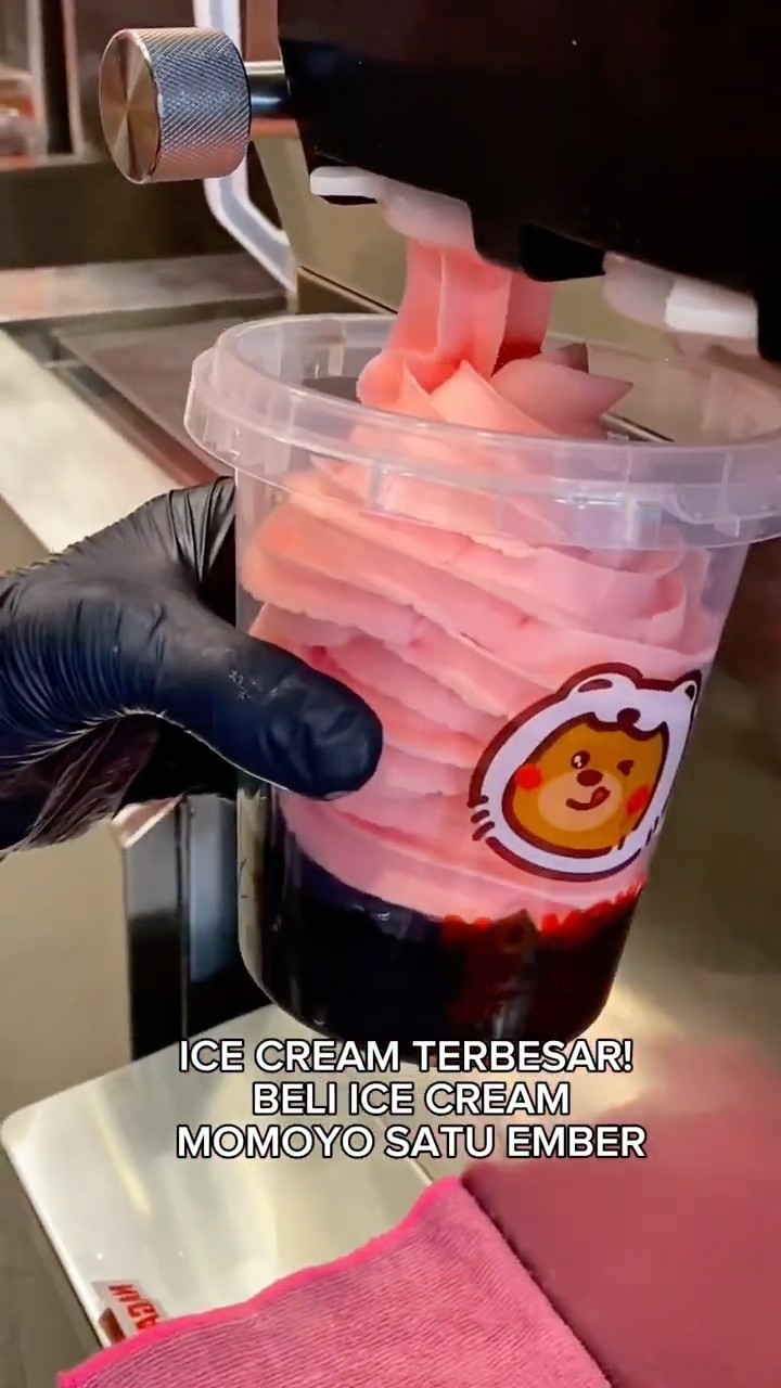 ICE CREAM TERBESAR DI MOMOYO SATU EMBER
