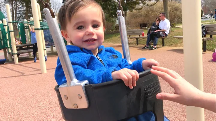 BABY'S FIRST TIME ON SWINGS AT PARK! - DayDayNews