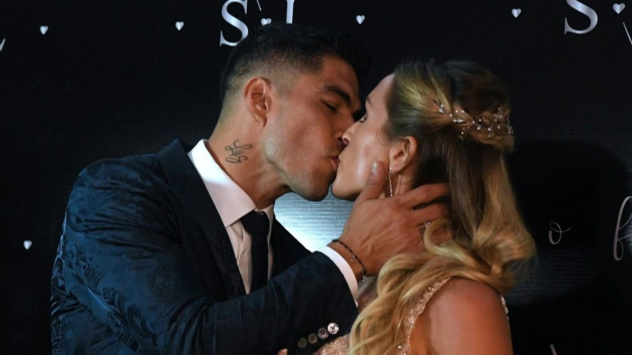 Suárez renueva votos matrimoniales en Uruguay junto a astros de fútbol | AFP