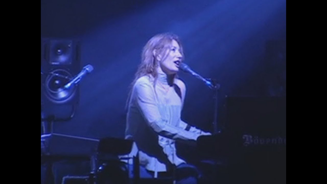 Tori Amos 8/18/99 "God", "Sugar", & "Bliss" NCR Arena (5 1/2 weeks tour start) Sunrise