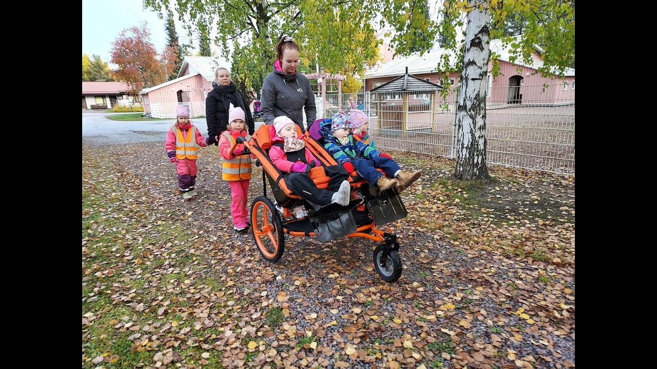 Toimintavälineet varhaiskasvatuksessa vaikeasti vammaisen lapsen kasvun ja osallistumisen tukena