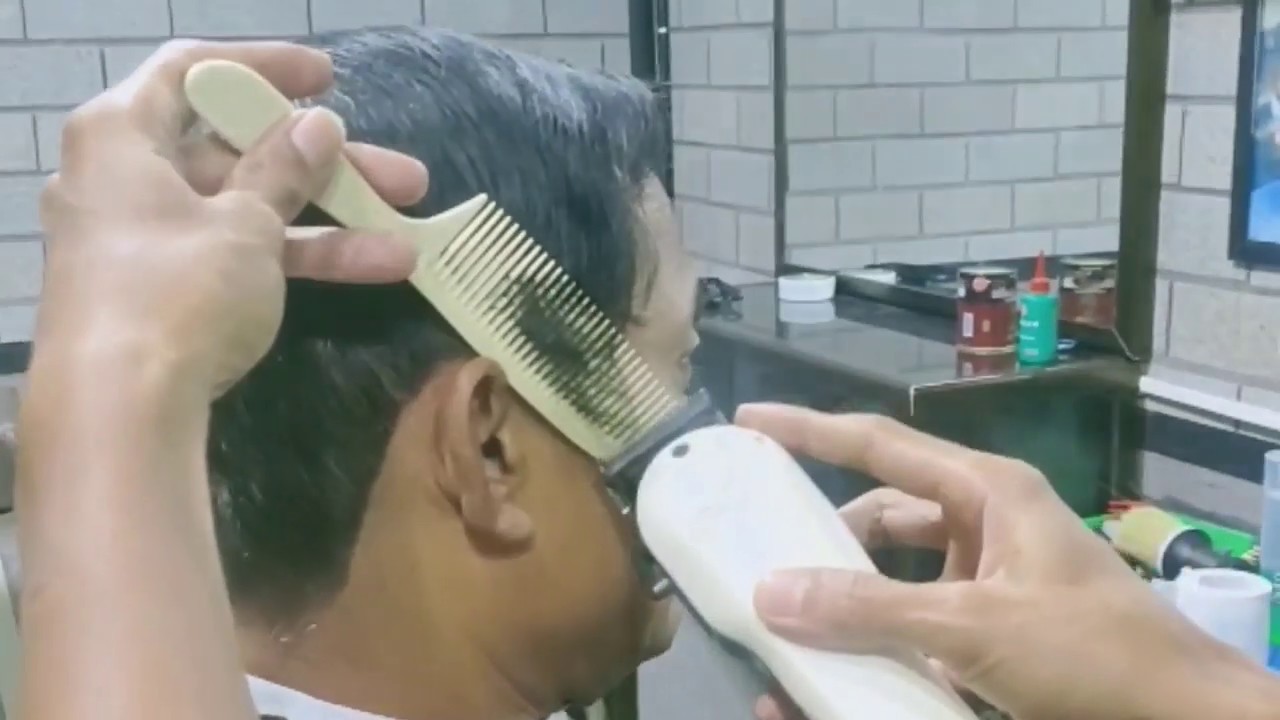 Om om minta potong  rapi  cukur rambut  sedang rapi  kursus 