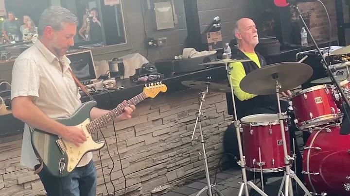 Dave Hanlon all-star band at Benjamin's in the 'cu...