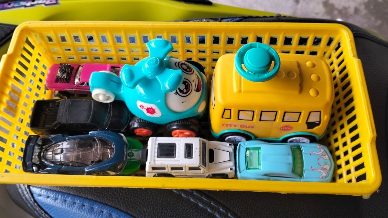 Mencari Mainan Mobil, Bebek, Bayi