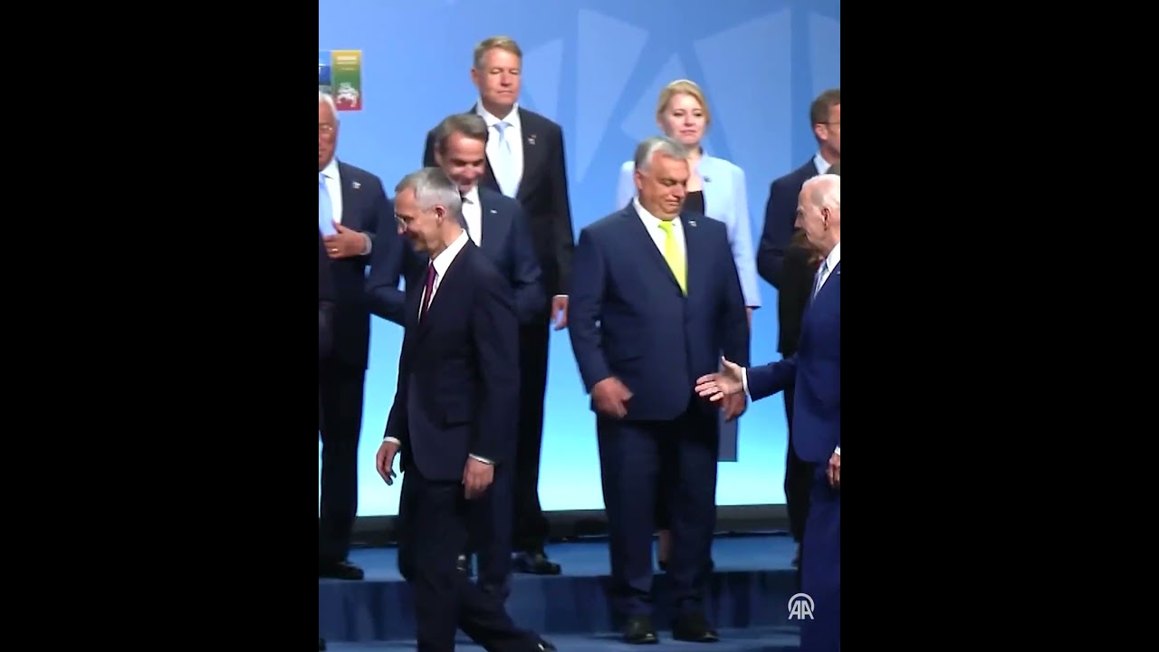 World leaders attend family photo shoot at NATO summit in Vilnius