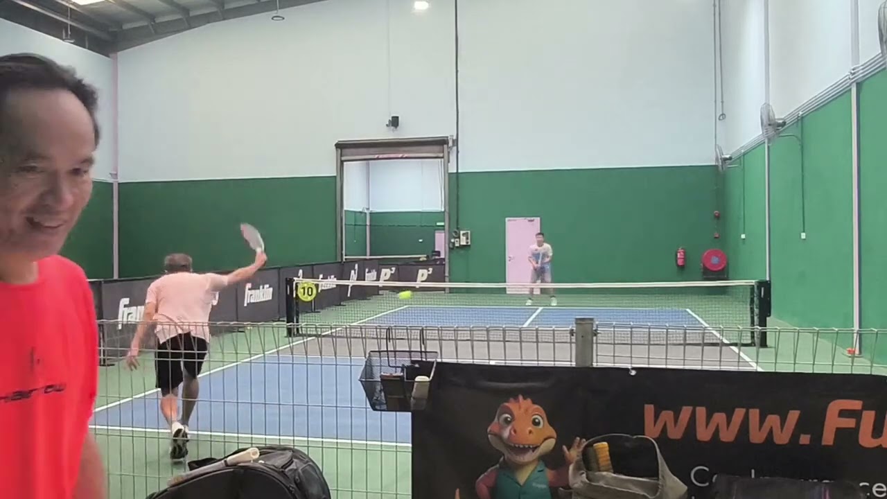 Одиночный матч по пиклболу с бывшим игроком в сквош, 23 января 2026 года.