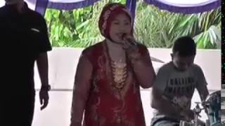 Ibu Sulis Menyanyi Dengan Suara Hati  Gedung Lp2b Gianyar