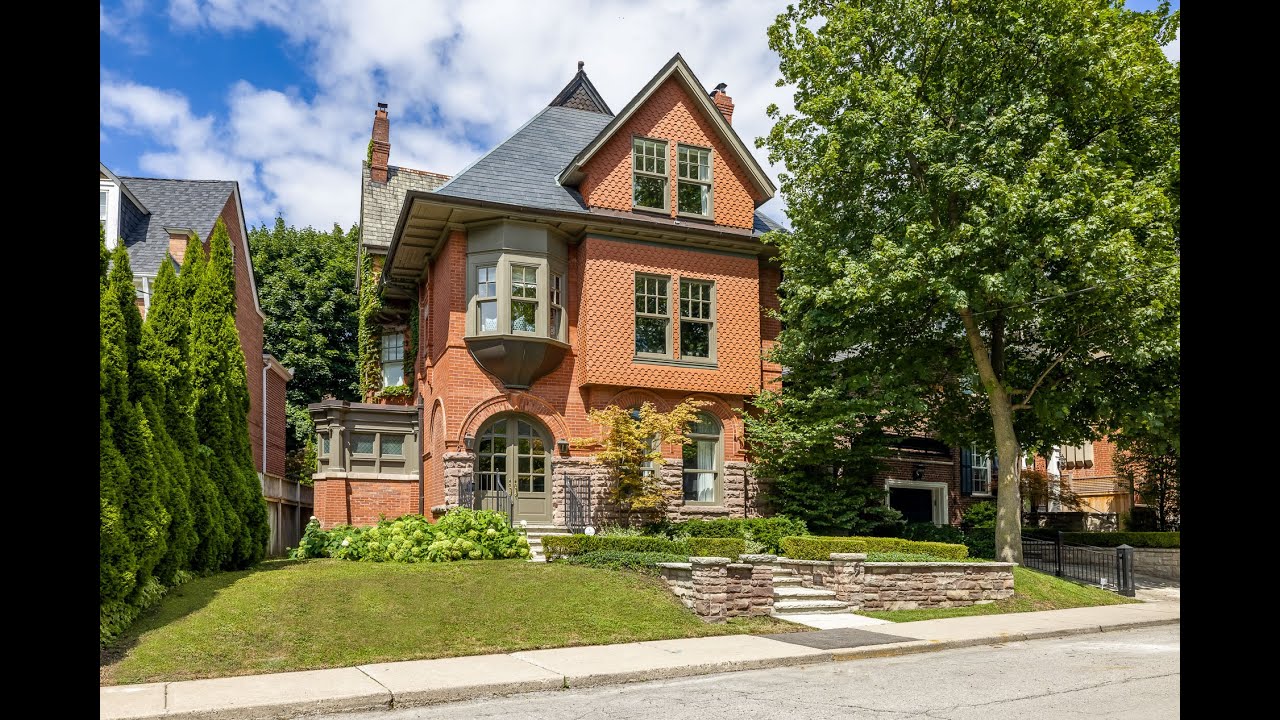9 Meredith Crescent, Toronto, Ontario