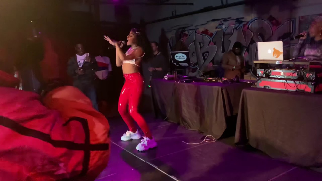 Show Girl Neek - YouTube
