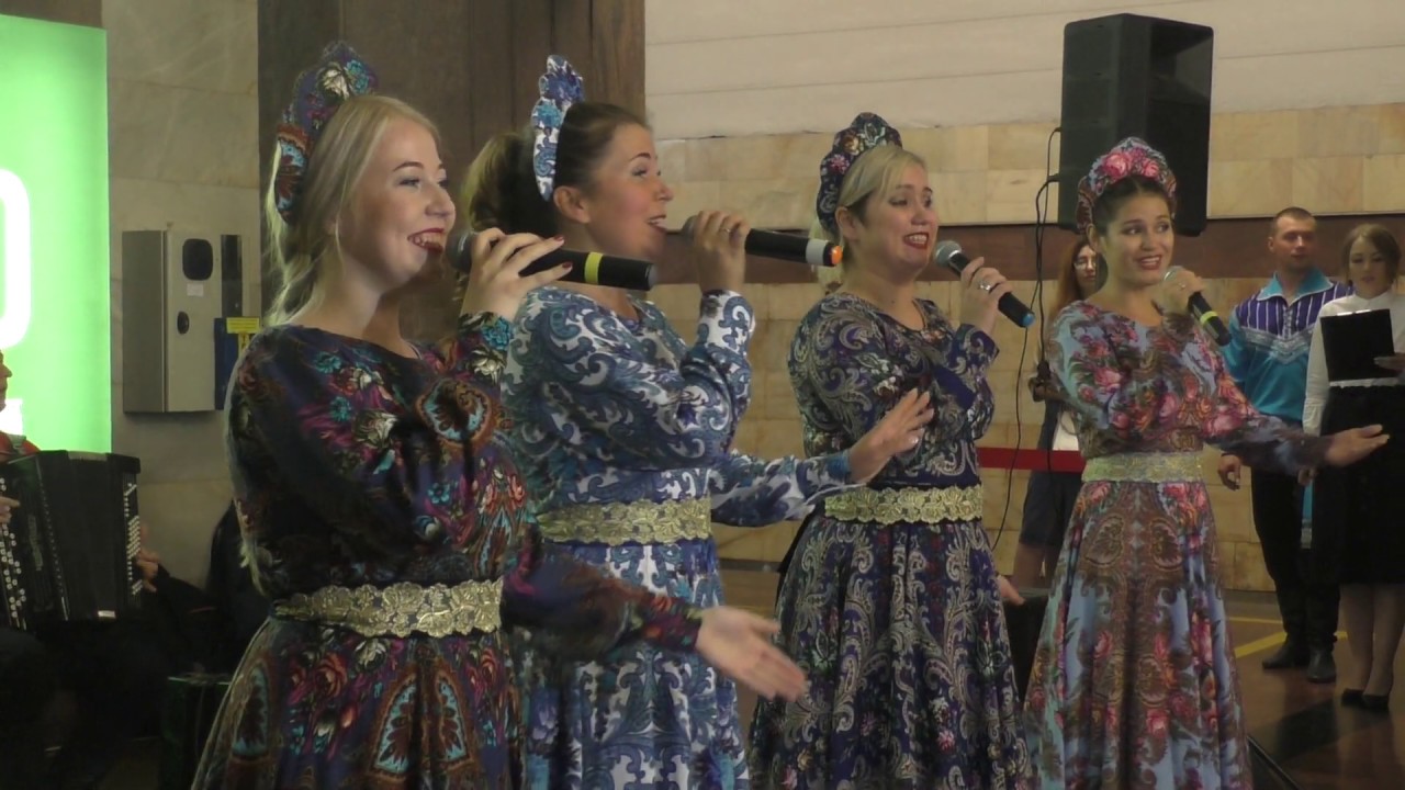 Песня Катюша - в метро Екатеринбурга "Расцветали яблони и груши" - YouTube