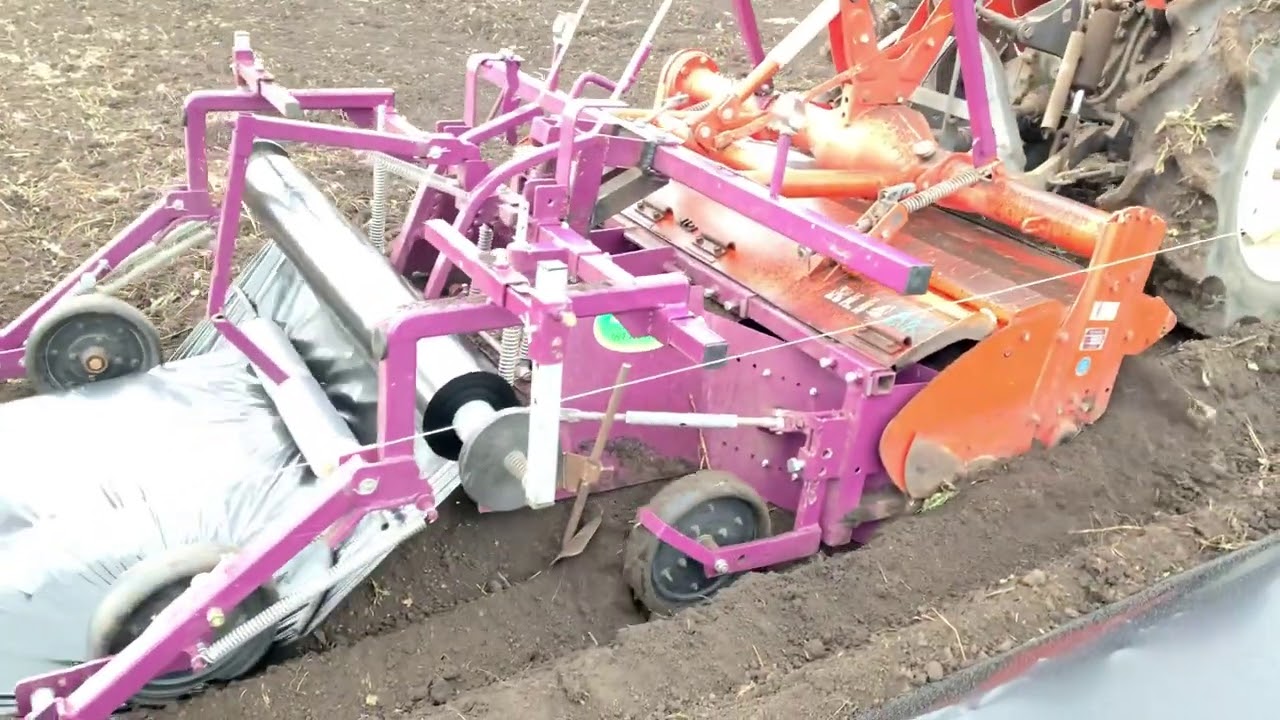 Формировка гребней и укладка пленки