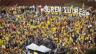 Barcelona: tens of thousands demand early regional elections