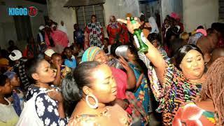 Anakiuno Laini &Kutingisha Siopoa