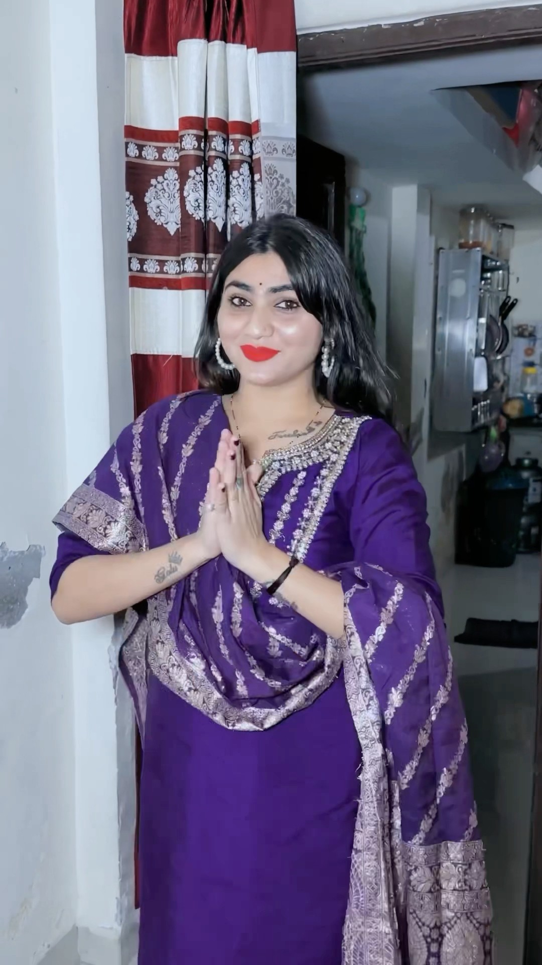 मेरे पति ने लिपस्टीक दे कर ख़ुश कर दिया?? #kajalsoni  #comedy #family #motivation @kajalsoni