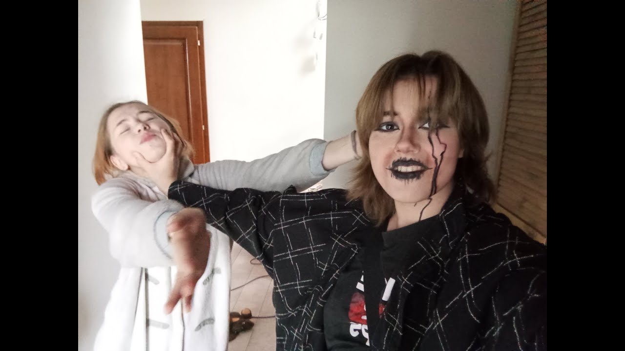 Начали делать макияж на Хэллоуин, а закончили за упокой