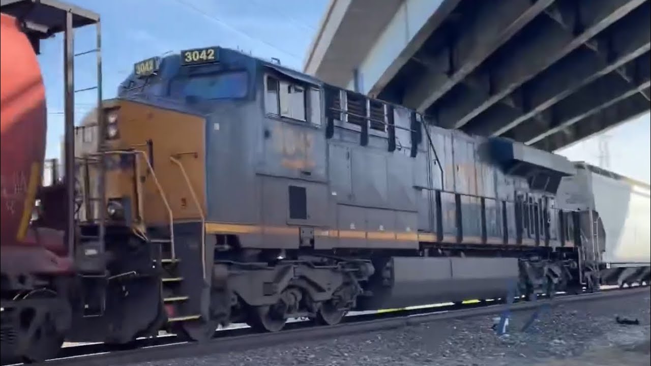 CP ES44AC grain train with CSX ES44AH in middle approaching Calgary downtown. K5HL Horn show!