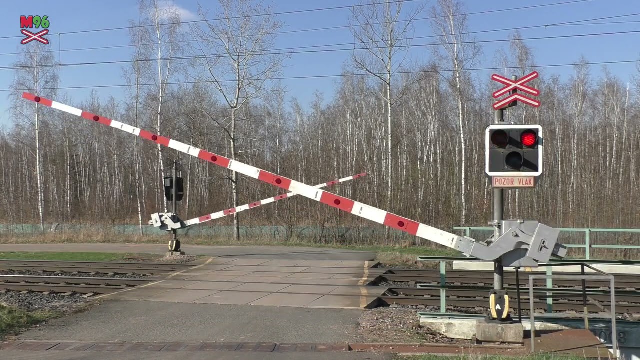 Železniční přejezd Chvaletice #2 [P4914] - 4.4.2021 / Czech railroad crossing