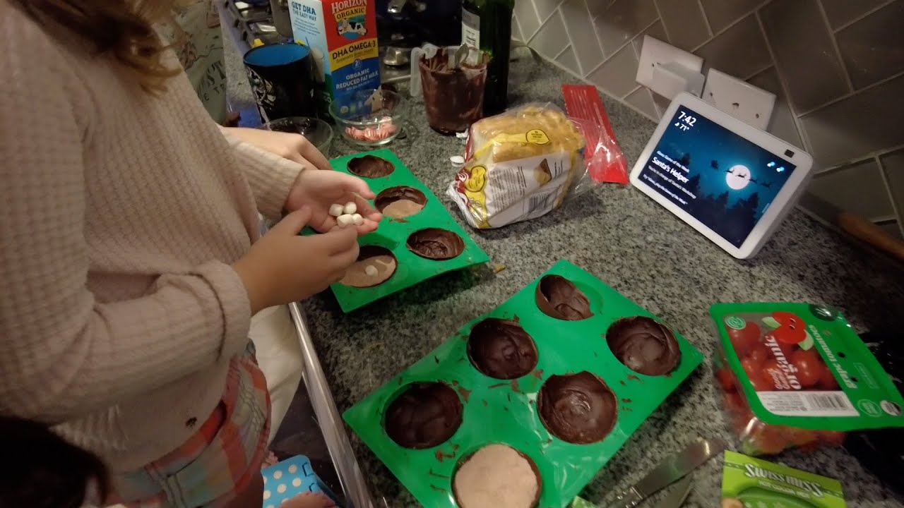 Hot Chocolate Bombs with Dad 😆☕🎄 | Vlogmas  2022