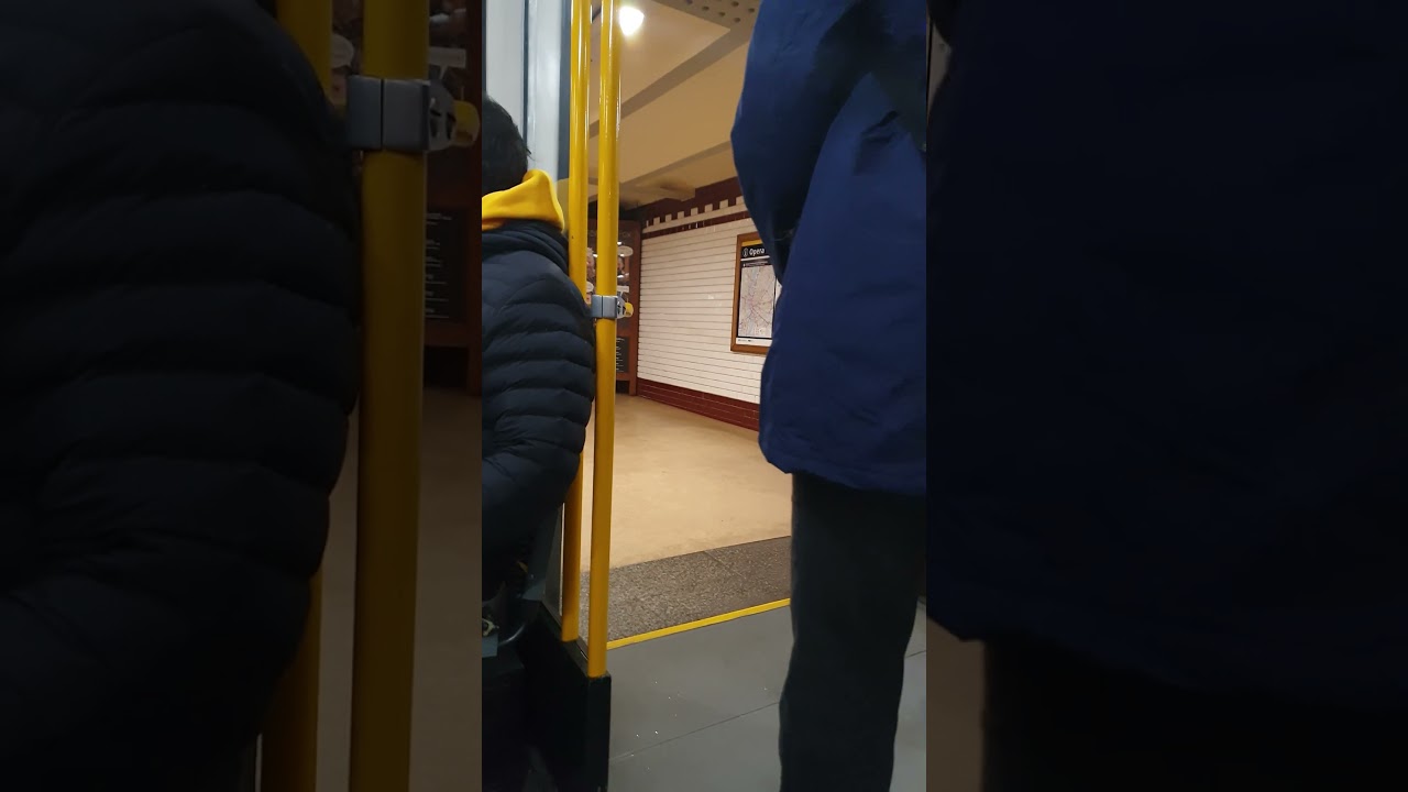 Kérem, vigyázzanak, az ajtók záródnak - Budapest Metro Line M1 Closing doors chime!